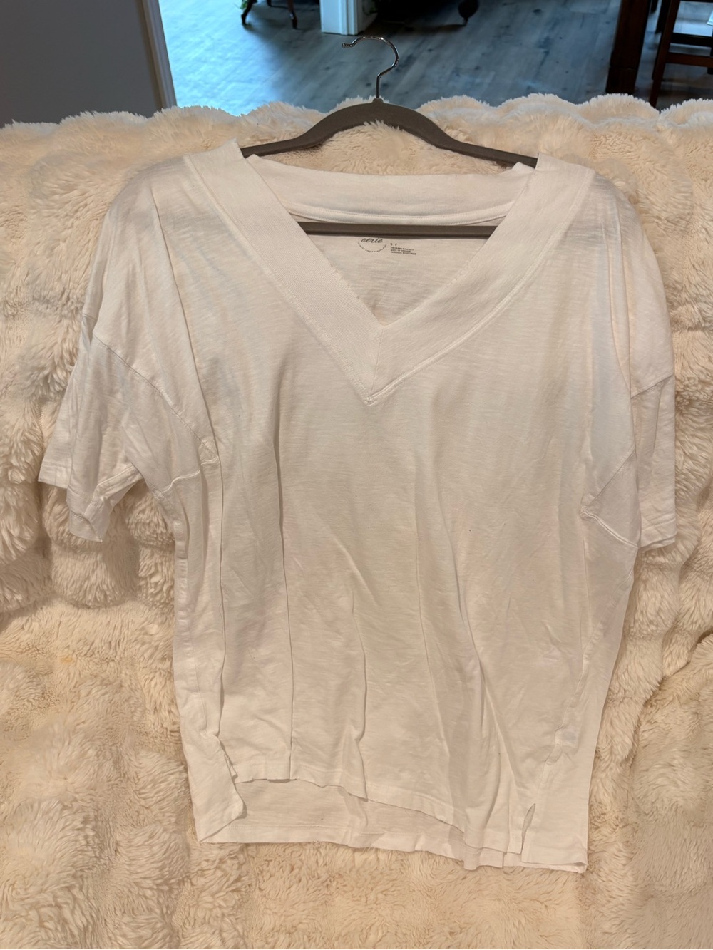 Arie Women's White V-Neck Top